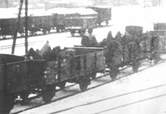 Prisoners being transported in open freight cars, winter 1945'© Fritz Bauer Institute (APMO Collection / Auschwitz-Birkenau State Museum)
